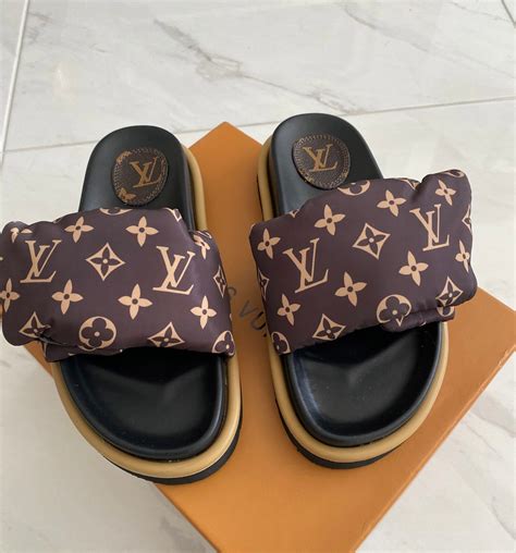 claquette louis vuitton femme|louis vuitton lv isola.